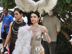 -金东尼人妖秀
