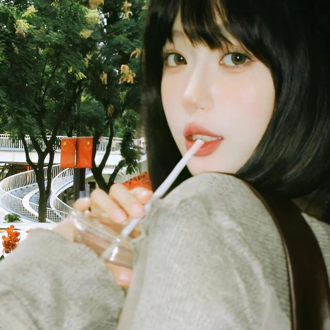 清新简约女头像