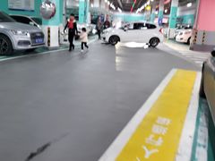 -万达广场菱角湖店-地面停车场