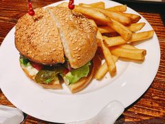 -1886德国汽车餐厅(外滩十六铺码头店)