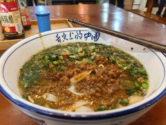 -裕新楼粉面馆·石磨手工粉(四方坪店)