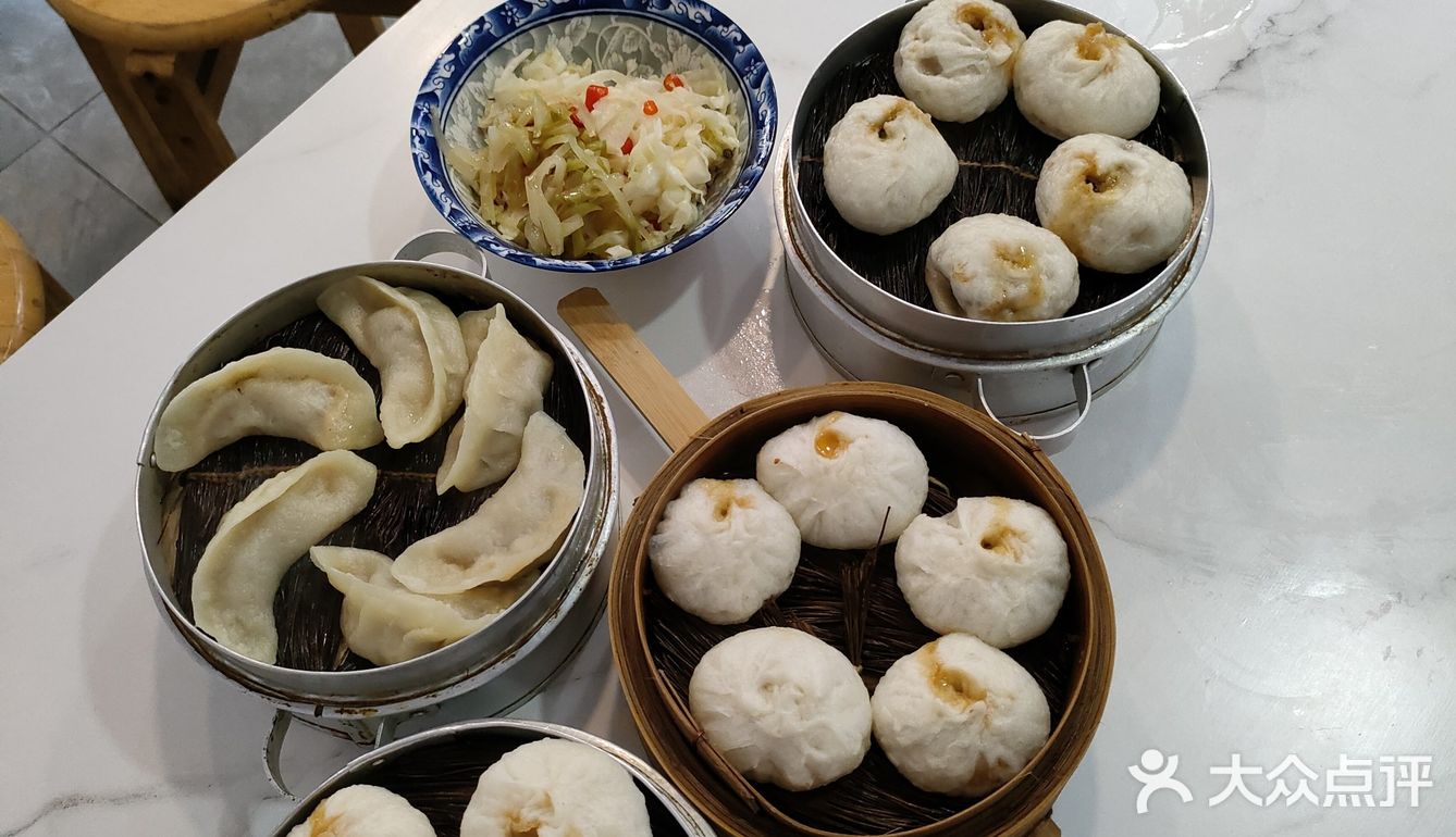 在兴山县偶遇的这个小早餐店，愿老板生意兴隆！
