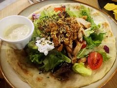 照烧鸡肉配牛油果拉法沙拉-HELLO 27 意面·沙拉·帕尼尼