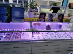 -提一眼镜·蔡司·依视路(小寨店)