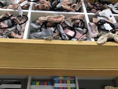 -名创优品(北京新中关购物中心地铁层店)