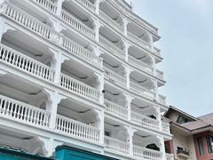 -芭黎人江景轻奢酒店(告庄西双景星光夜市店)