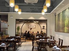 大堂-胡须哥网红竹筒菜
