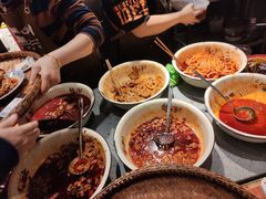 -爆炸头阿姨小四川正宗川味小吃(无任何分店)