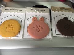 -LINE FRIENDS Garosu-gil Flagship Store