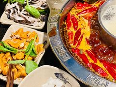 -洞亭火锅(防空洞总店)
