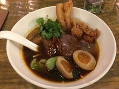 -晶华冠军牛肉面坊