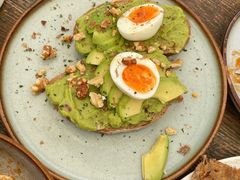 牛油果煮蛋吐司-RAC BAR(安福路店)