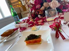 有机蛋黄吐司鱼子酱和香草-Jean Georges