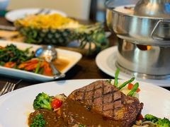 -Chom Cafe and Restaurant