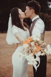 -现代经典婚纱摄影