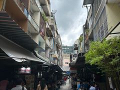-Kha Mu Charoensang(Silom)