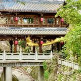 夜幕下的龙影-火锅城！