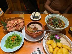 -老滇山寨•云南特色菜•地方菜•民族风情歌舞表演(金碧店)