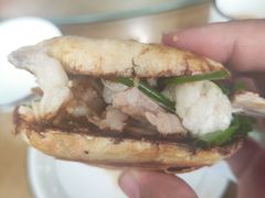 烧饼夹肉-金卯白肉罩火烧