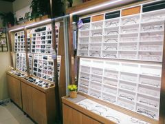-视野联行眼镜·蔡司授权店(长白万象汇店)
