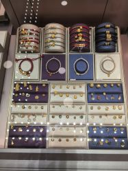 -六福珠寶(百联南方购物中心店)