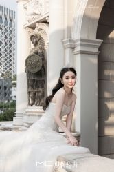 -现代经典婚纱摄影