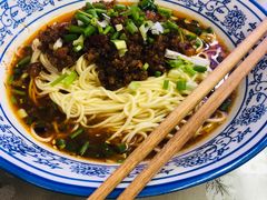 -渝之汇牛肉豌杂面
