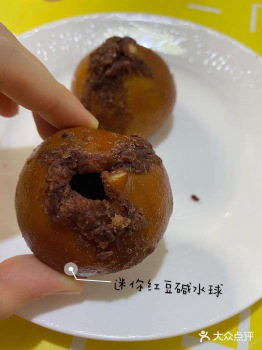 天井·丑面包搭咖啡红豆碱水面包图片