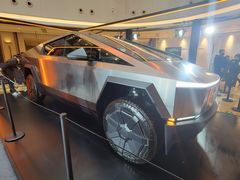 -TESLA 特斯拉(上海太古汇体验店)