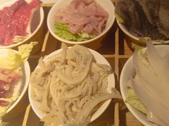 -茅草房·河畔园林火锅