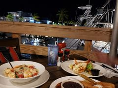 -Wahoo's Seafood Bar and Grill Restaurant