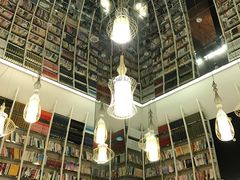 -钟书阁(松江泰晤士小镇店)