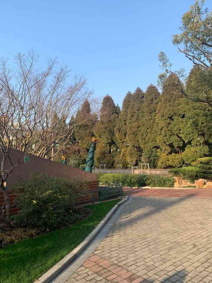 三泉公园-"今天到保德路上办事,办好事赶往地铁的路上.