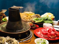 -洞庭洲·防空洞火锅·烧烤·铜锅涮肉(新百广场店)