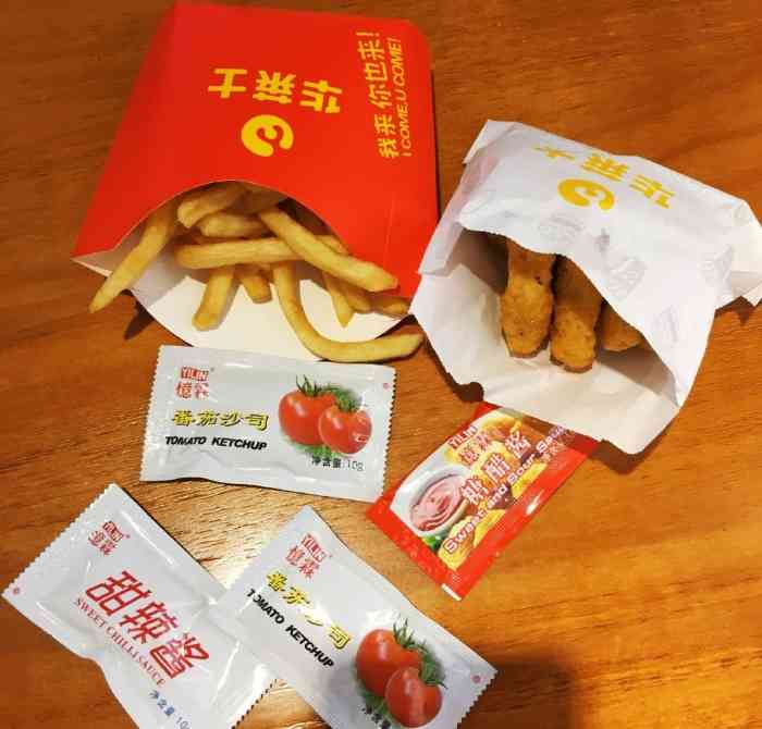 华莱士·全鸡汉堡(铁桥村店)-"价格很实惠,就是分量稍微少了一点点.