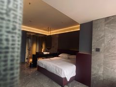 -Ting无边际江景酒店(重庆解放碑云端之眼店)