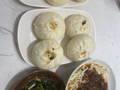 -李与白包子铺(桐梓林店)