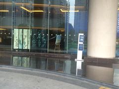 门口-元一希尔顿酒店·禅自助餐厅·啤酒花园
