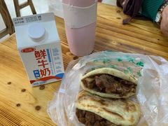 火烧夹肉-清真-戏楼王记牛肉面