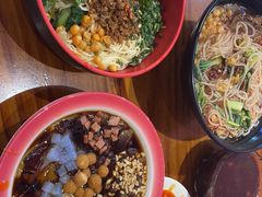 -爆炸头阿姨小四川正宗川味小吃(无任何分店)
