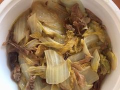 拆骨肉炒白菜-北李妈妈菜·虾爬子大锅贴(贵和店)