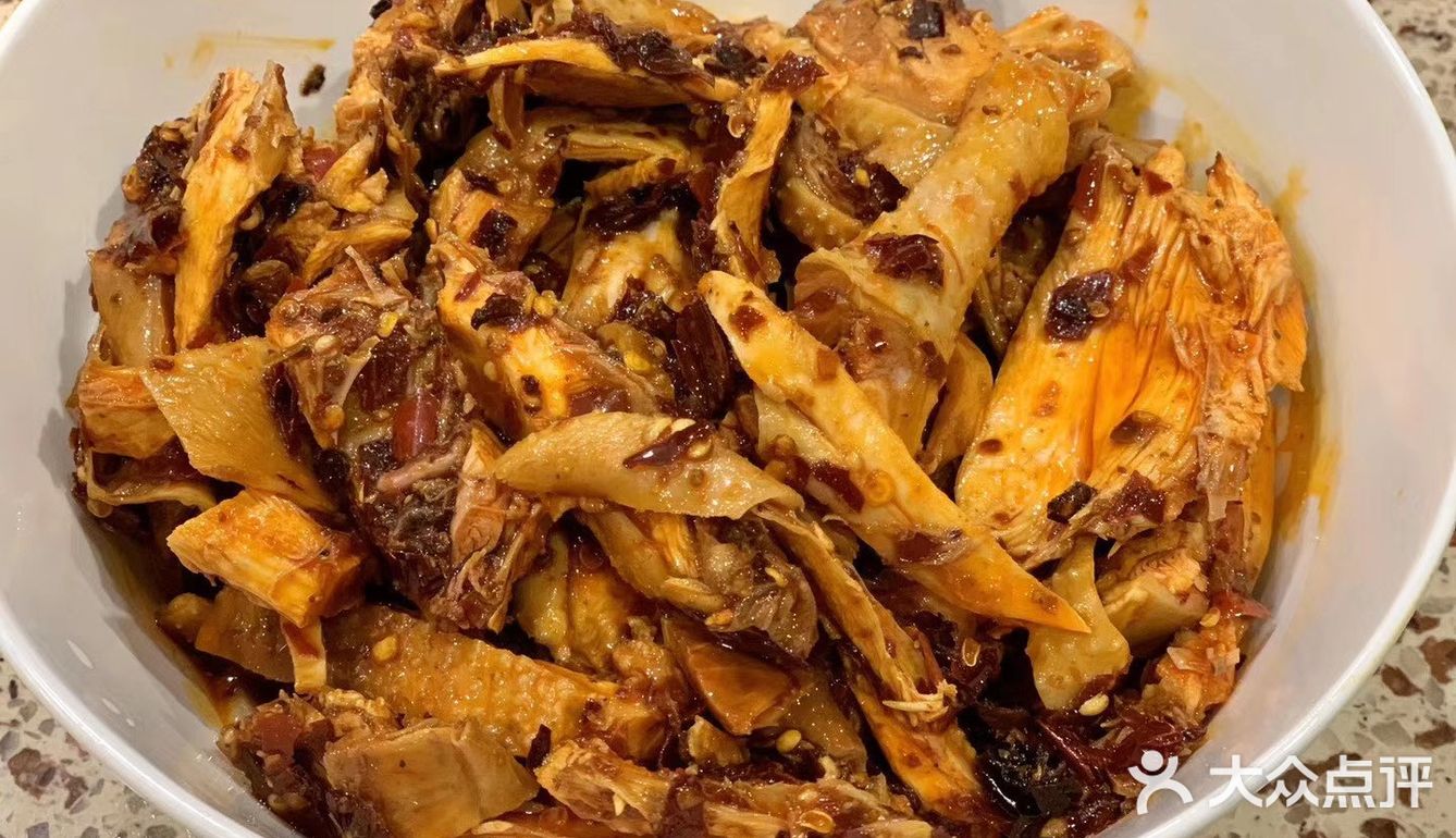丰都特色麻辣鸡块颜色非常的诱人味道也不错