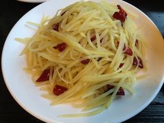 酸辣土豆丝-我去·春饼文化主题餐厅(国定路总店)