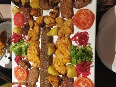 碎牛肉饼烤肉拼盘-Efes Turkish & Mediterranean Cuisine 艾菲斯餐厅(陆家嘴店)