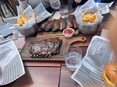 -Ribs & Burgers The Rocks