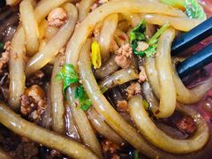 金牌杂酱酸辣粉-胖胖板凳面