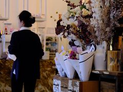 -FLOVIE FLORIST CAFE