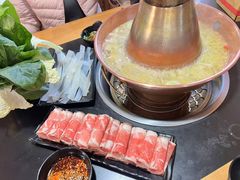 -果松木炭酸菜铜火锅·外婆参鸡汤