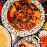 大盘鸡 来到他家大盘鸡都是首选美味了，一大盘上来