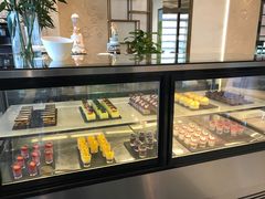 面包甜点陈列柜-索菲特酒店 · 云尚天际自助餐厅